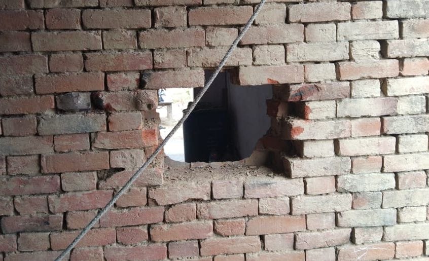 fathepur news,Theft by breaking into a fireworks shop