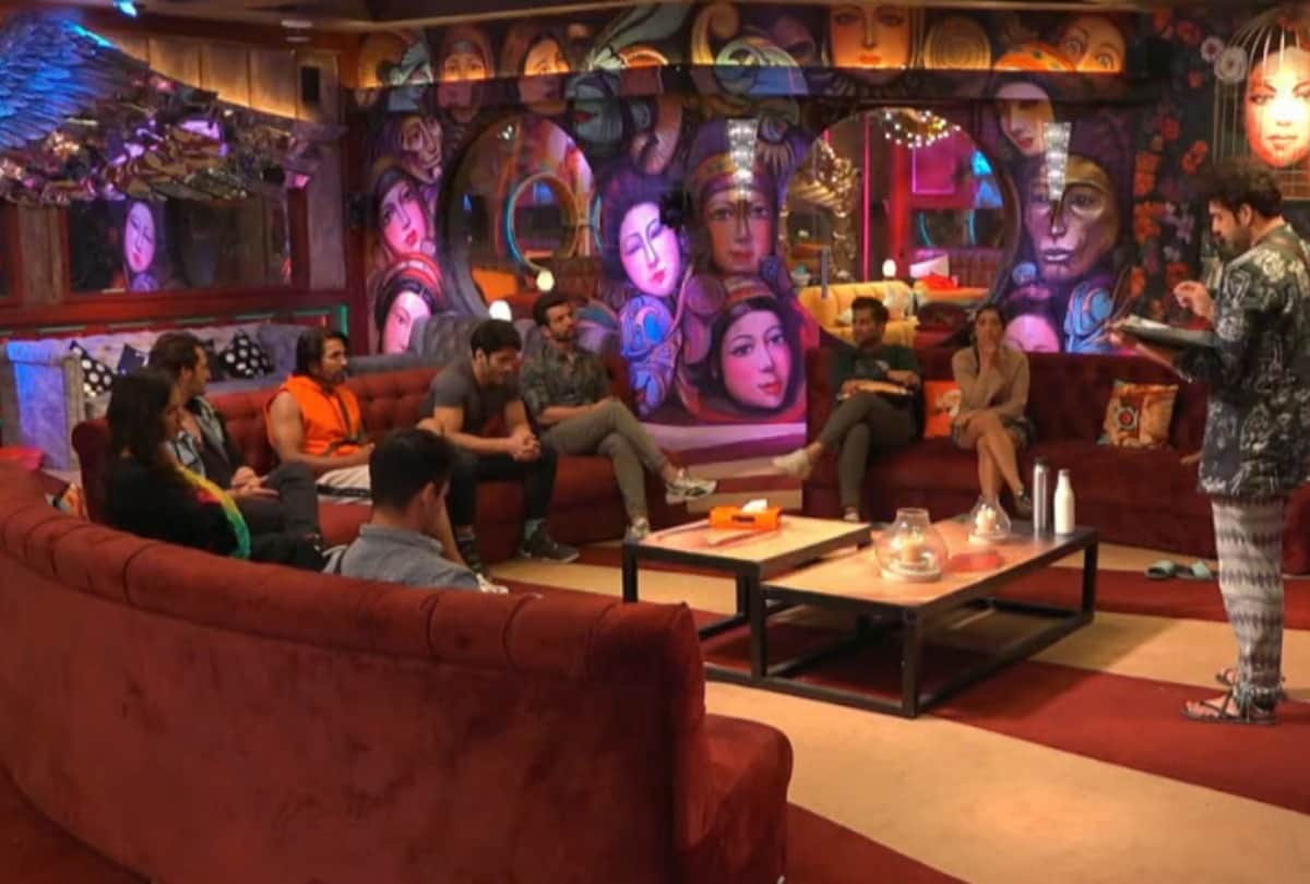 bigg boss 15 salman khan gets angry on simba nagpal give bed to him says you sleep whole week