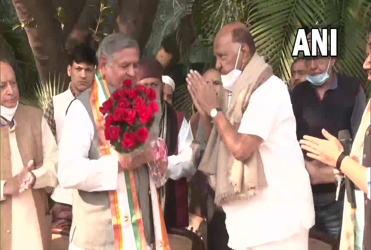 Former Speaker of Delhi Assembly Yoganand Shastri joins NCP in presence of Sharad Pawar