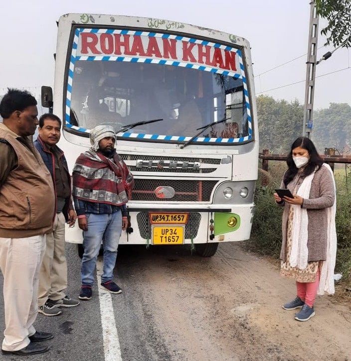 Hathras: On the first day, challans of a dozen vehicles were deducted, three vehicles were seized