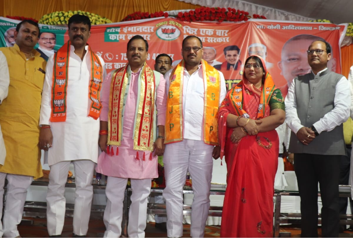 Sahjanwan Nagar Panchayat President Suman Singh joined BJP