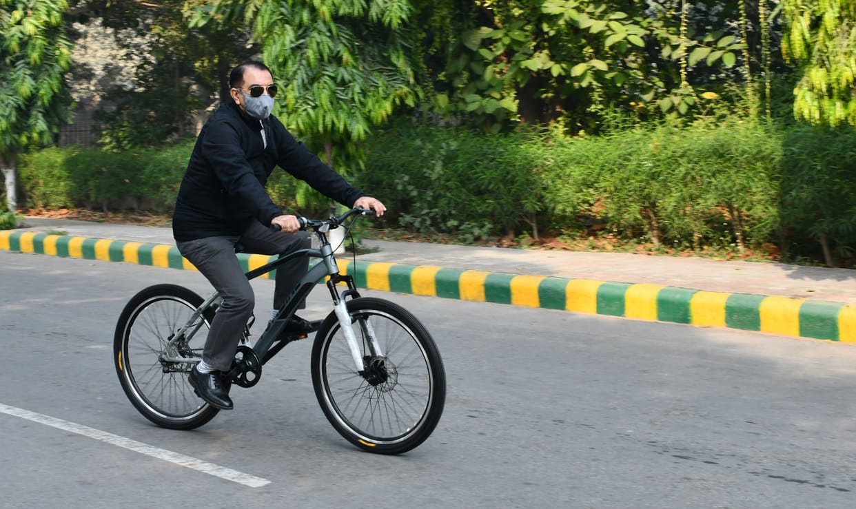 Gju: Employees come to office every Tuesday on foot or by bicycle