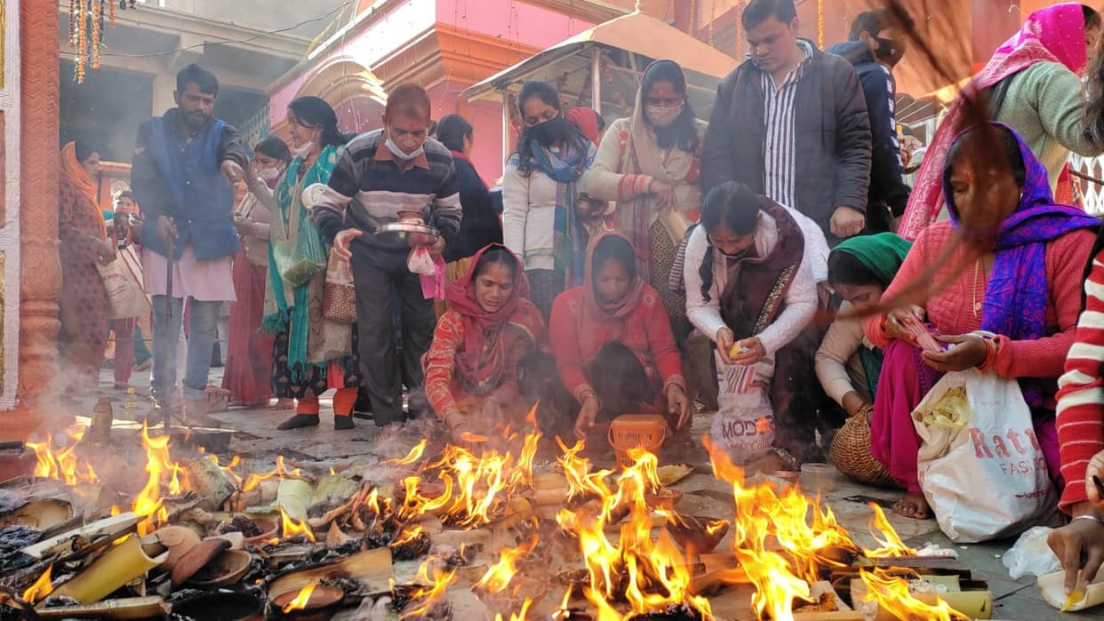 Vaikunth Chaturdashi 2021: Khada diya Puja today in kamleshwar mahadev temple srinagar uttarakhand