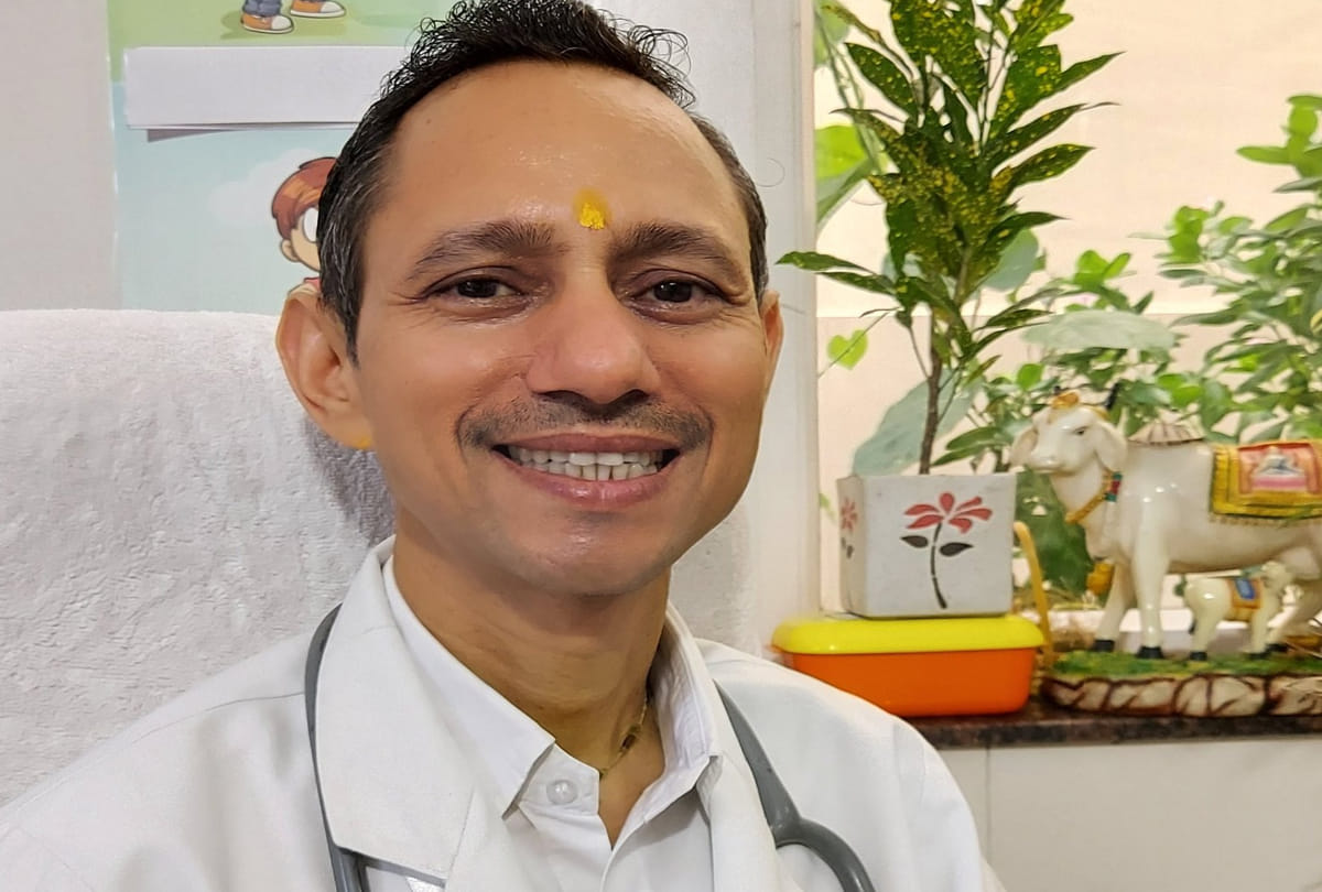 karnal doctor manoj mittal eats cow dung and consumes cow dung urine claim it to be cure of many diseases video goes viral on social media