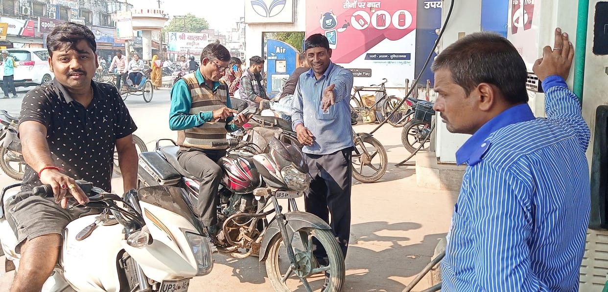 Air-Hawaii order not to give petrol without helmet
