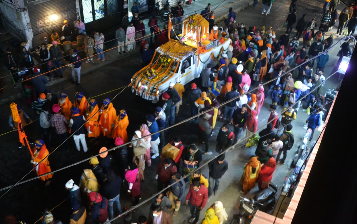 Devotees organise Shobha Yatra on Gurunanak jayanti  in Solan