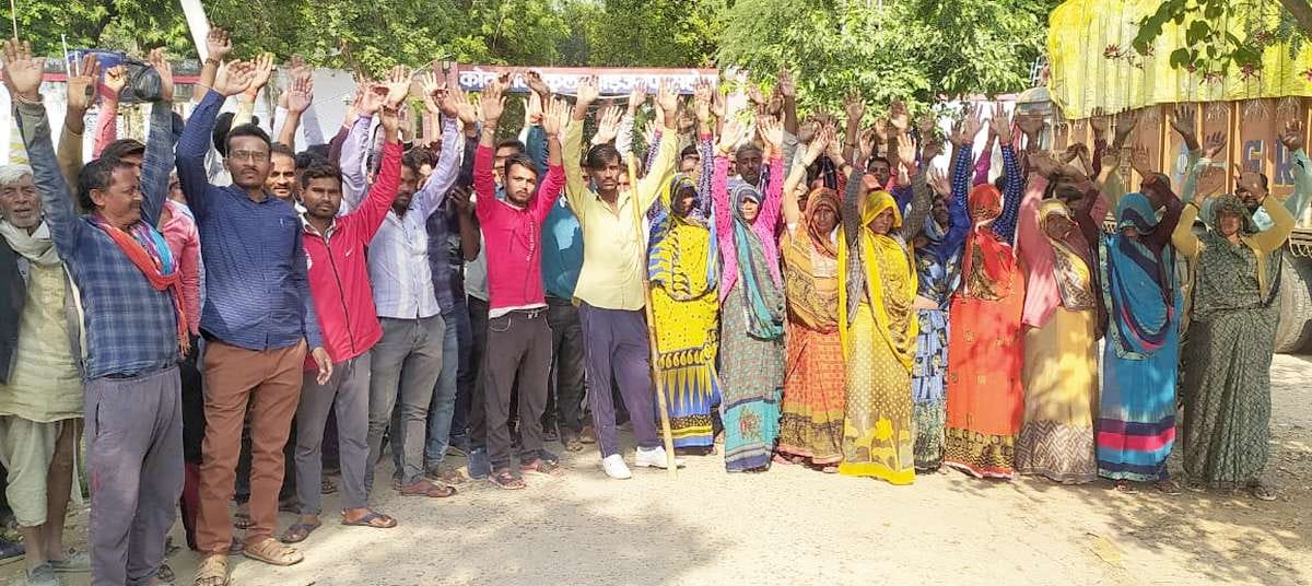 Dabangs beat up father-son, uproar in Kotwali