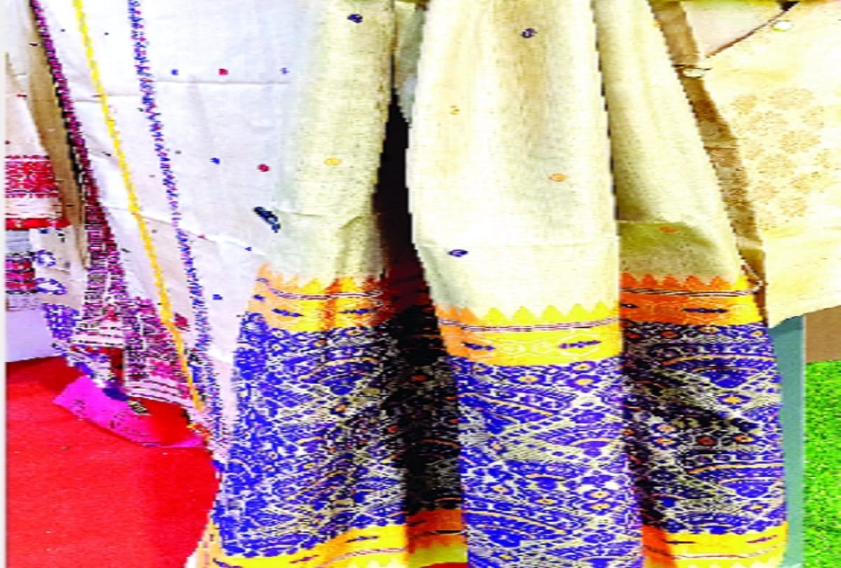 Pragati Maidan Trade Fair Moga silk is shining like gold attracting people doing sari worth lakhs of rupees