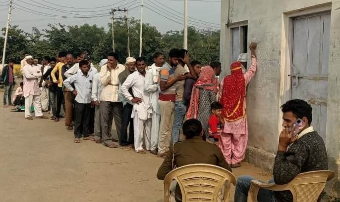 After DAP, now farmers have to put a line for urea