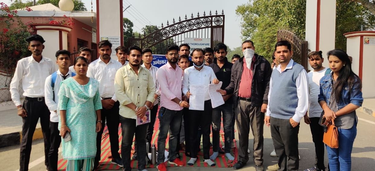 Students protest indefinitely at CDLU gate