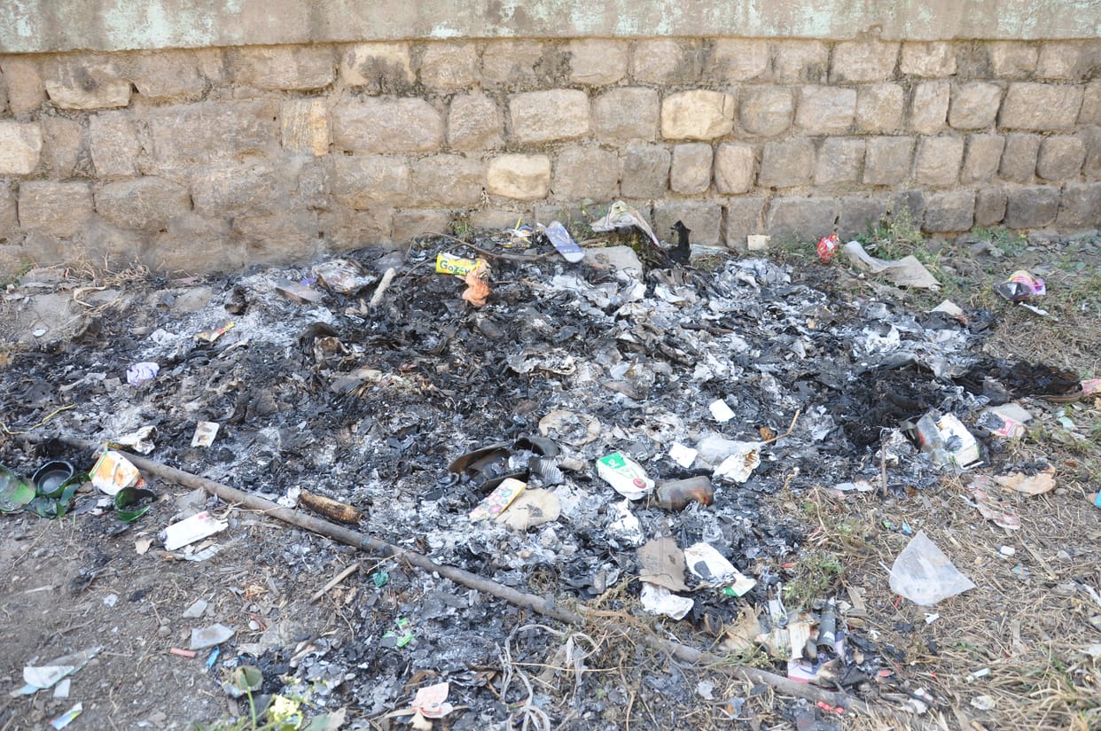 Garbage set on fire in Kullu head quarters