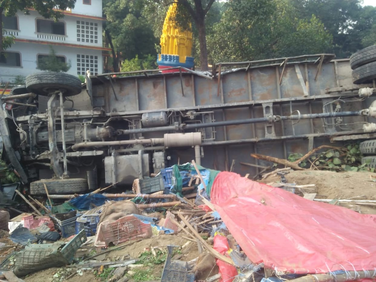 Uncontrolled truck rammed into roadside tea shop, three killed