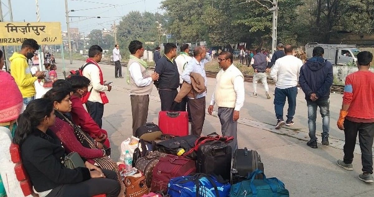 Three including a woman died after being hit by Swarna Jayanti Express in Mirzapur railway station 