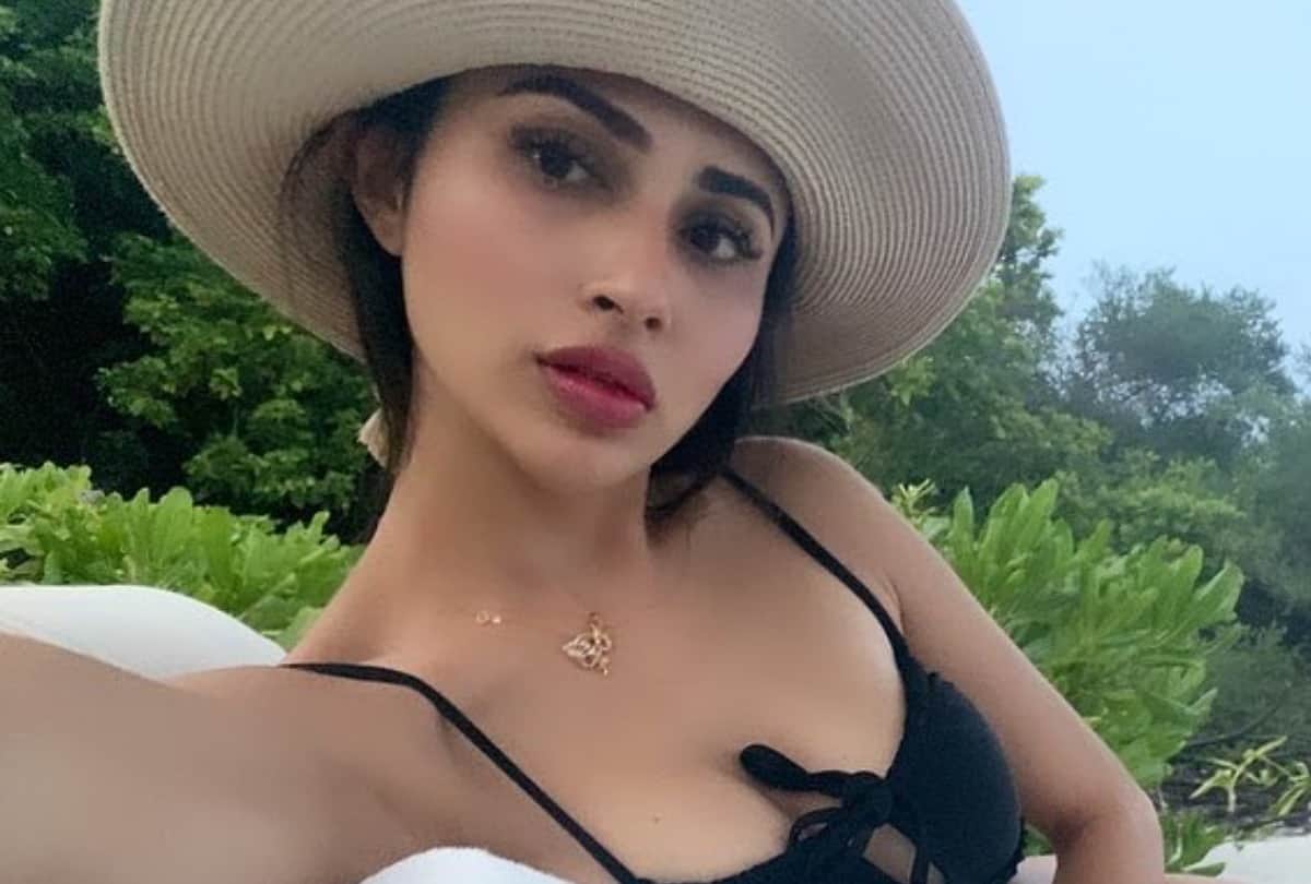 actress mouni roy look glamours in her black bikini people called her hot naagin
