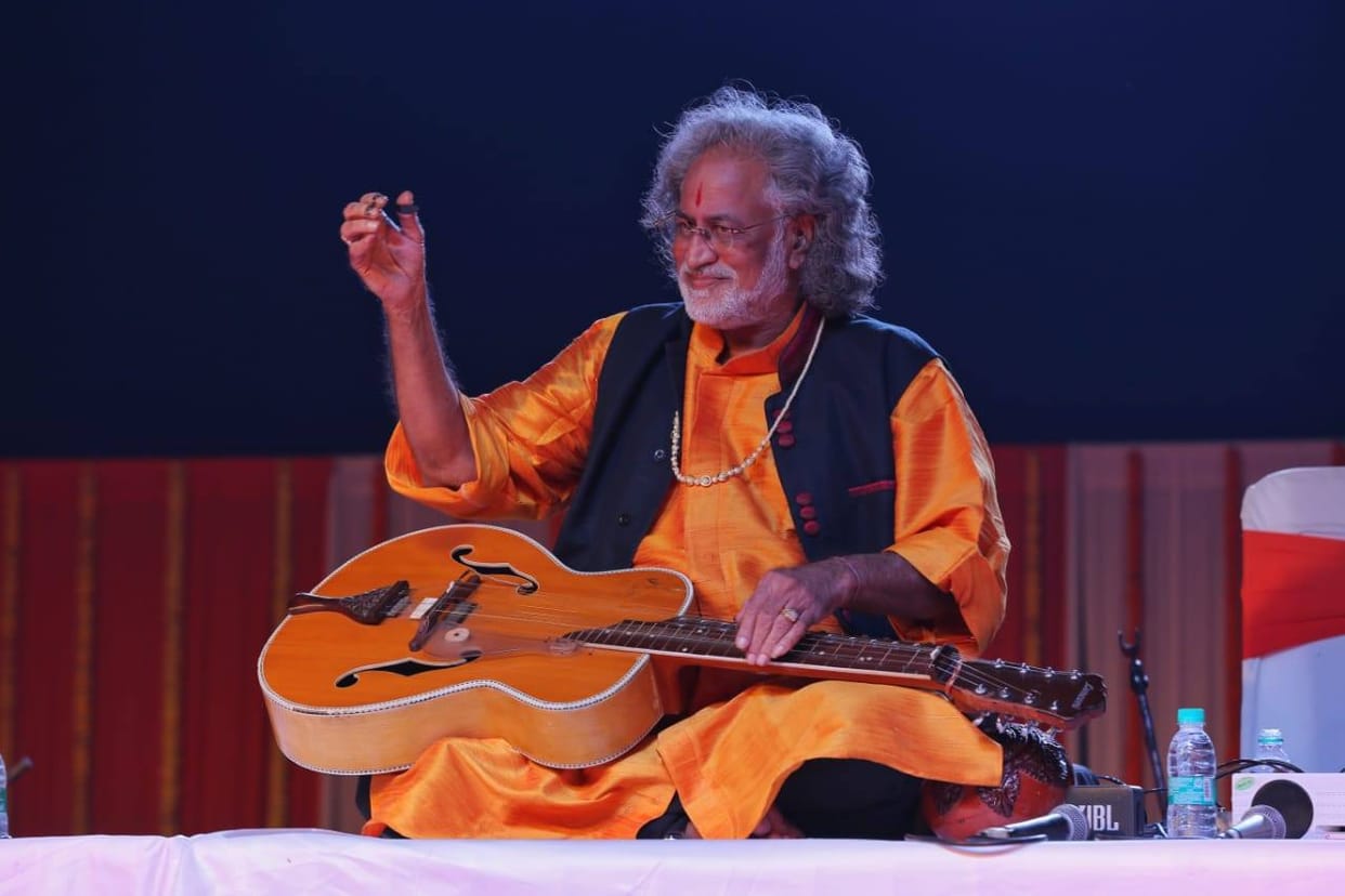 Ganga Mahotsav 2021 in varanasi padma awardee pandit Vishwamohan Bhatt veena tune mesmerizing