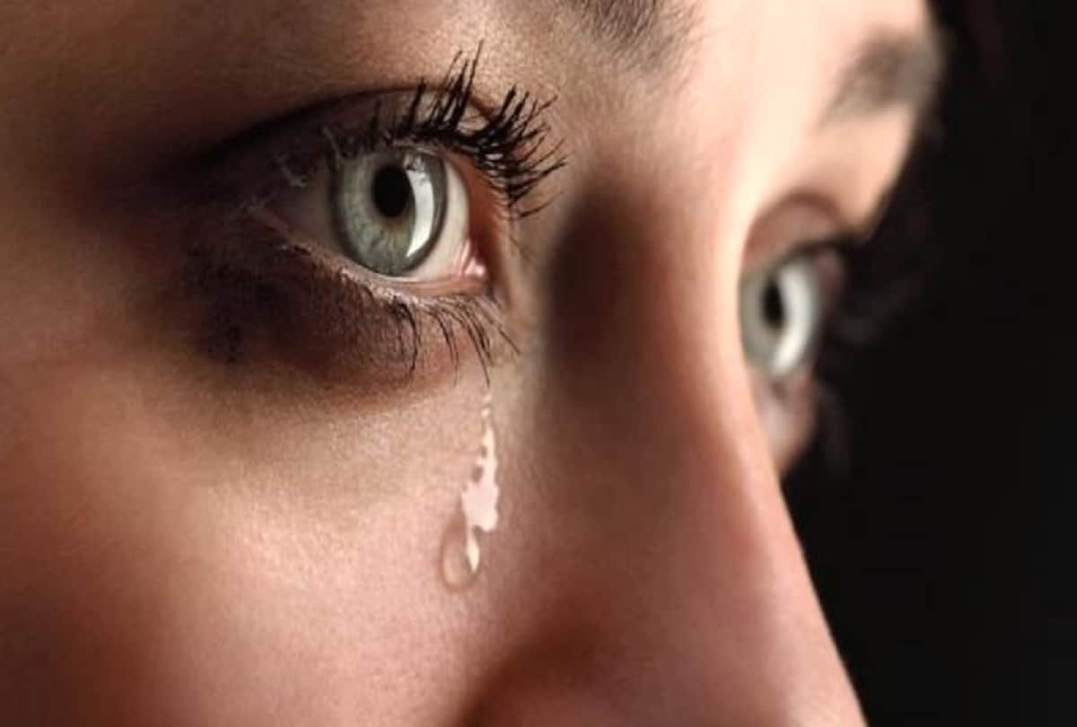 Delhi Crime News girl was tortured for refusing prostitution