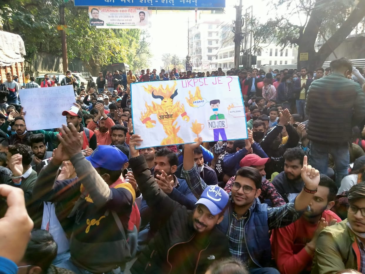 uttarakhand news: youth protest rally to release ukpsc JE recruitment