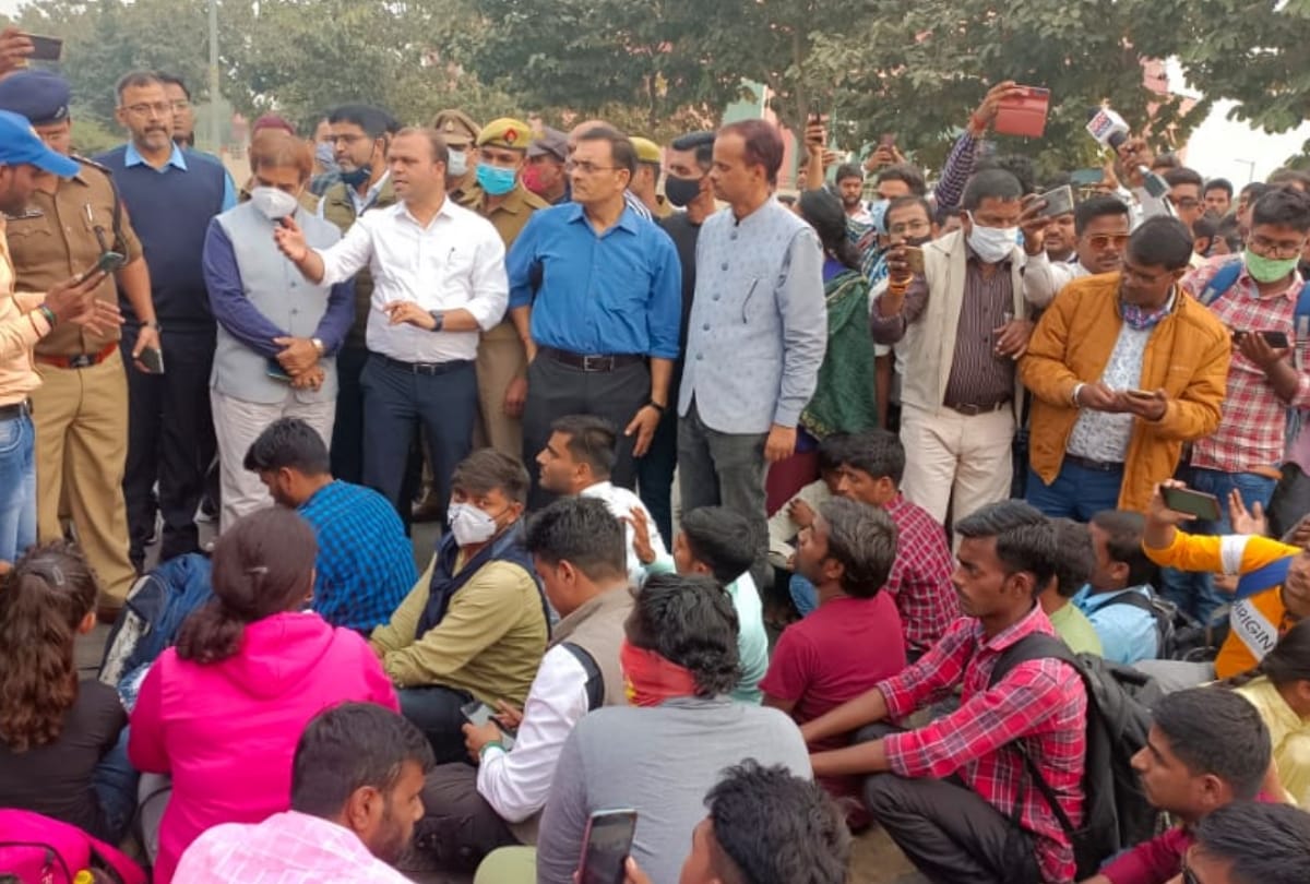 Girl student died in an accident in para Lucknow.