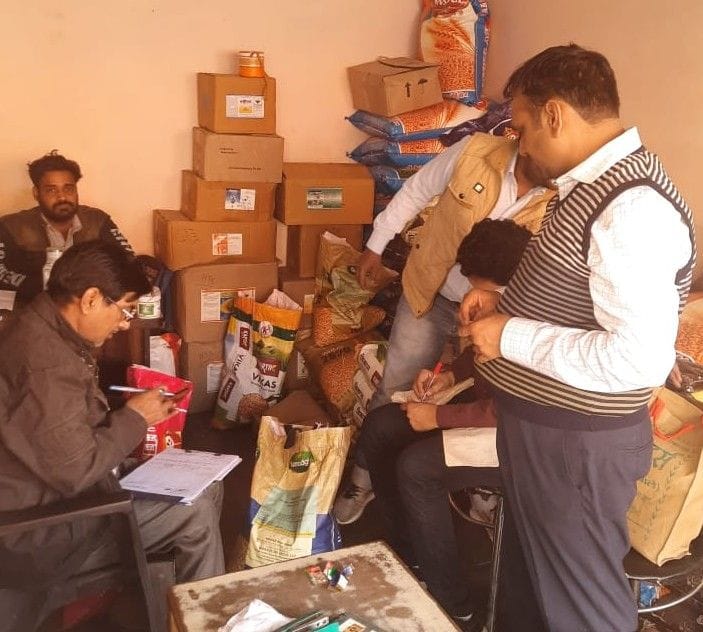 Hathras: Officials are running to overcome the shortage of DAP