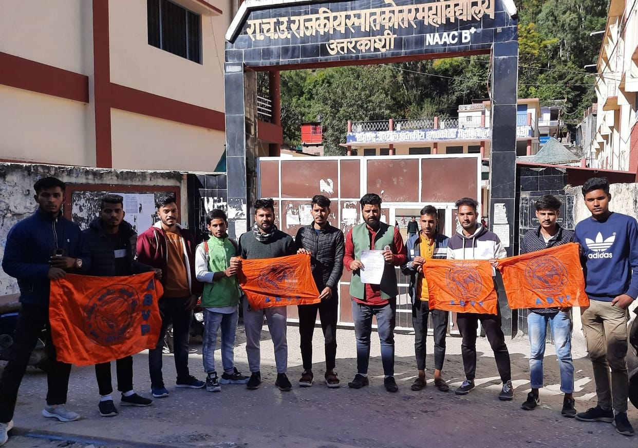 Demonstration for the demand of student union elections