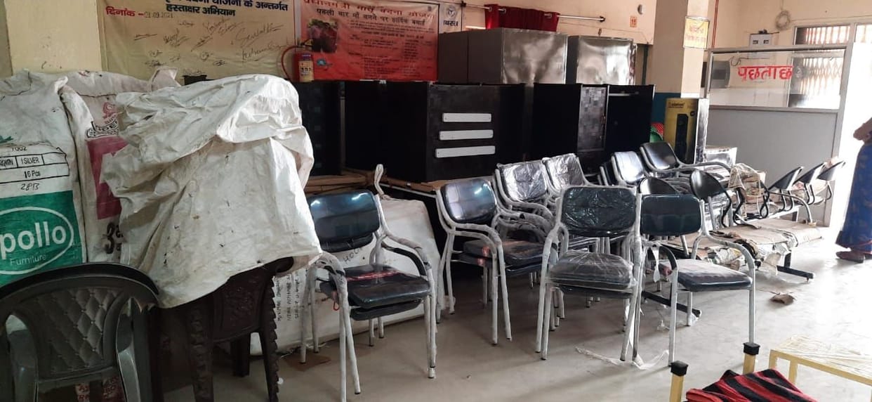 Hathras: Furniture came for the sub health centers of Mursan