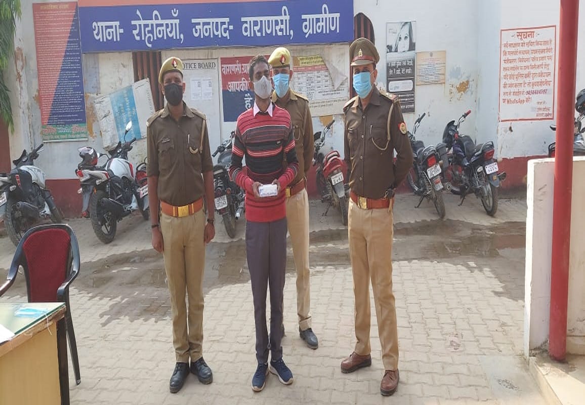 UP Police Daroga Bharti 2021  Solver caught in varanasi  big disclosure in police interrogation