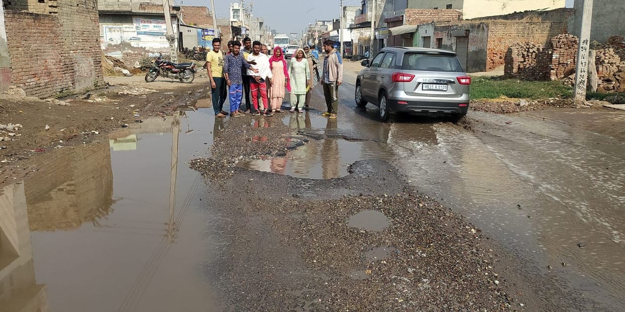 Water entered the houses due to non-drainage of dirty water