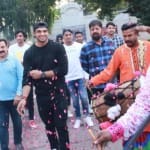 पटियाला पहुंचे गोल्डन ब्वाय नीरज चोपड़ा का फूलों से स्वागत किया गया।