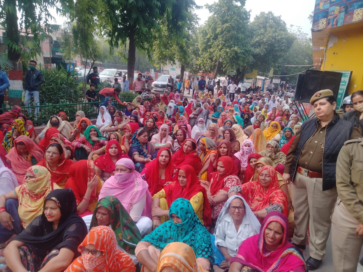 Farmers stopped officers from working, returned people