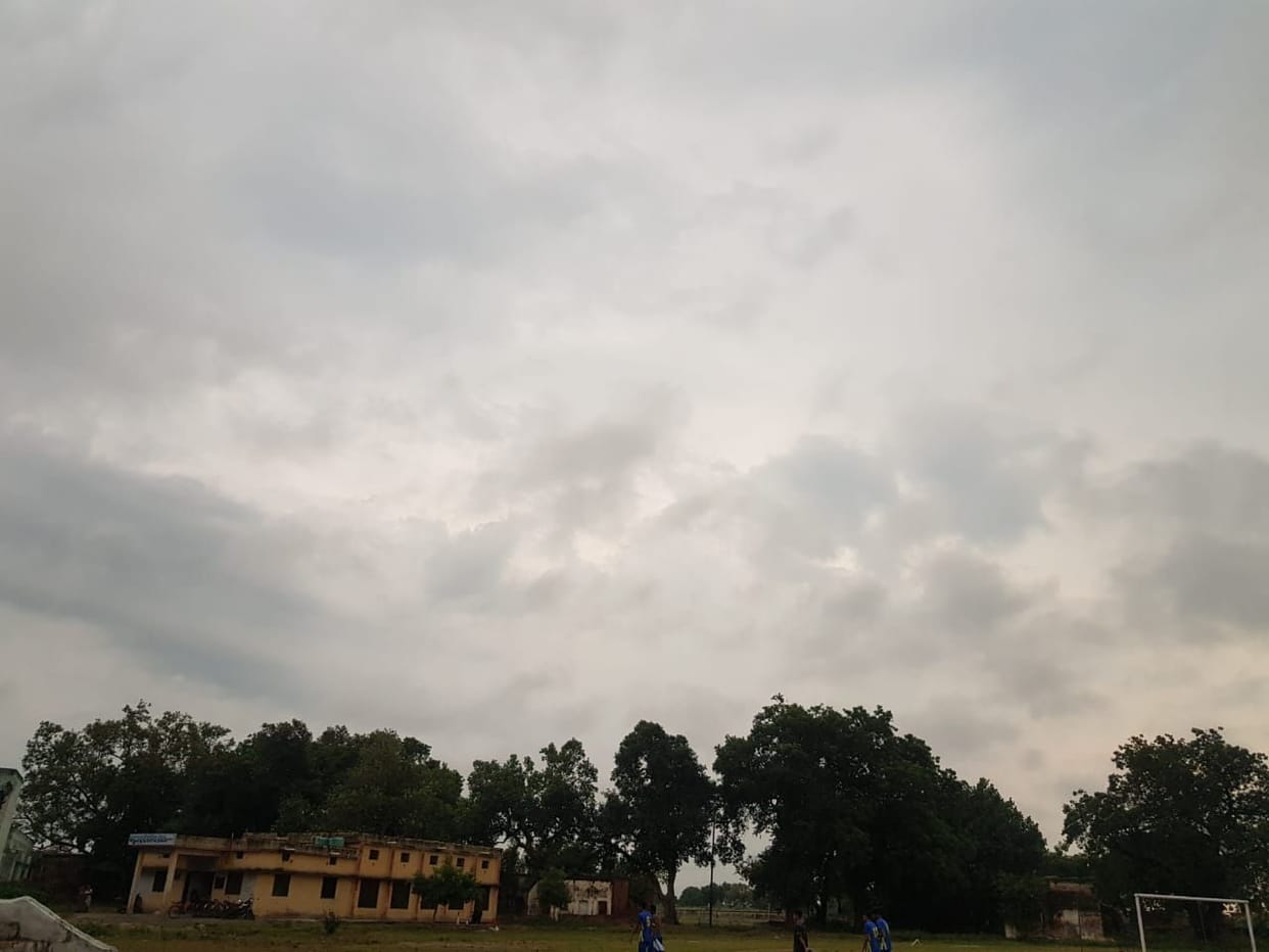 Clouds remained throughout the day, the weather changed