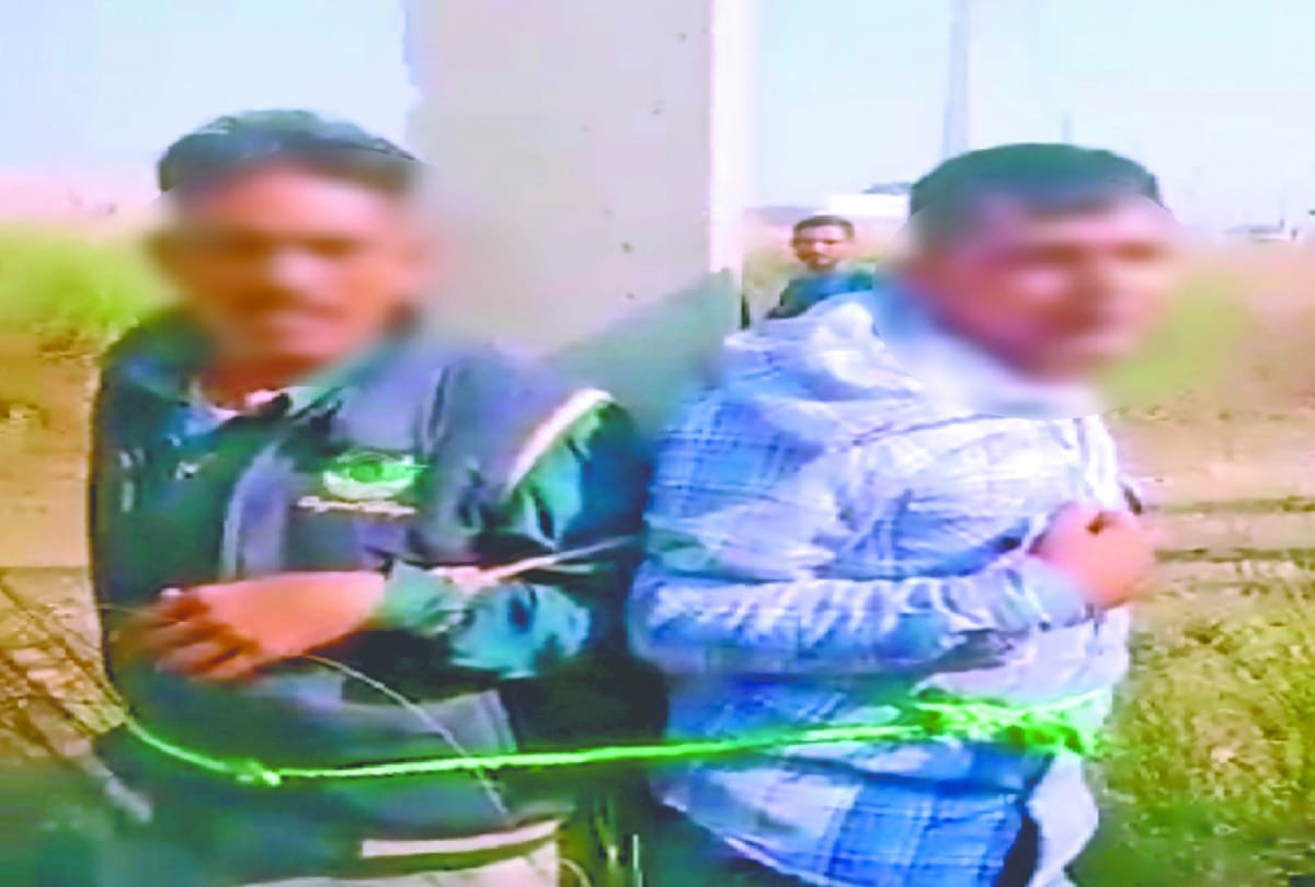 Villagers caught two youths roaming in suspicious condition, first tied to a pillar, interrogated and then beaten fiercely