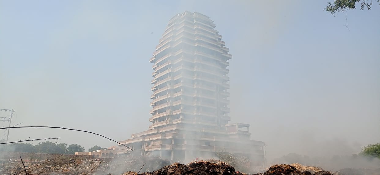 Air pollution: smoldering fire in the garbage, increasing the problems of asthma patients