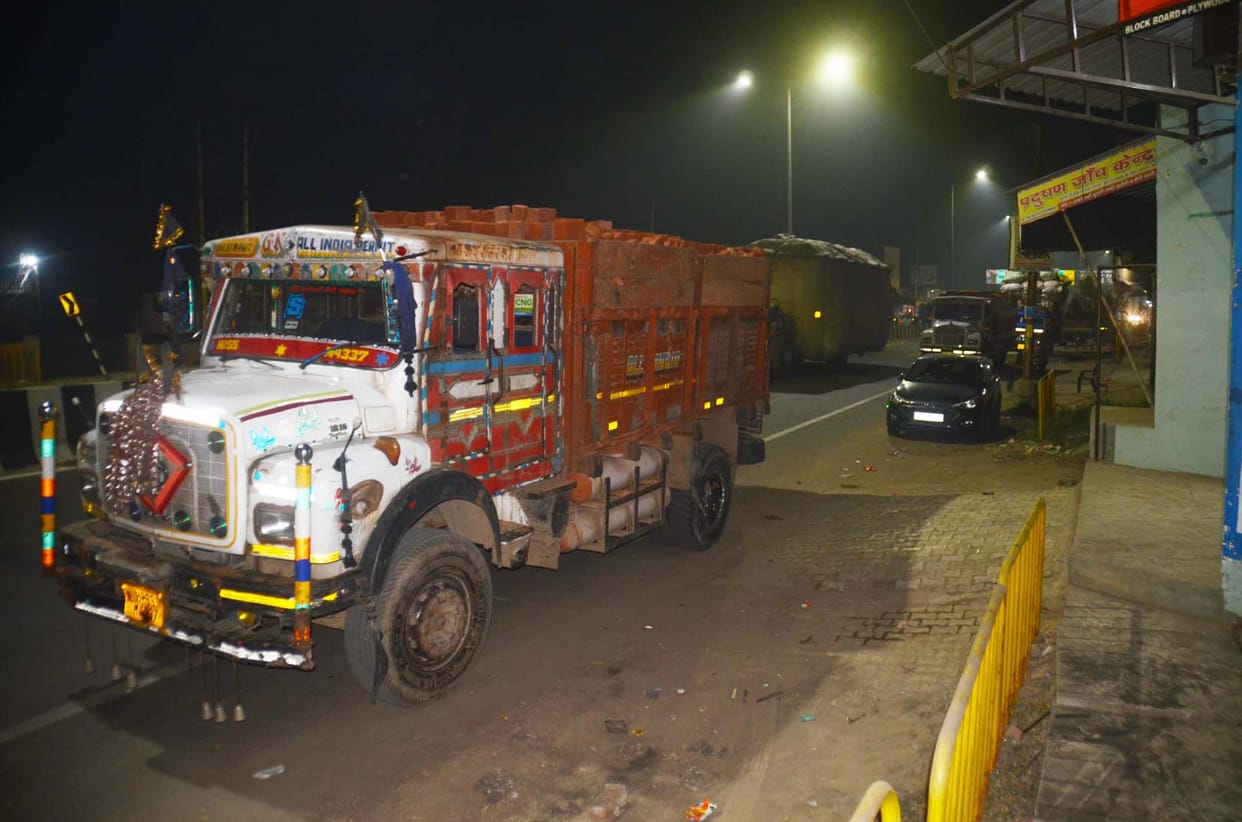 Ban on trucks in Delhi, kiln business worth 350 crores affected
