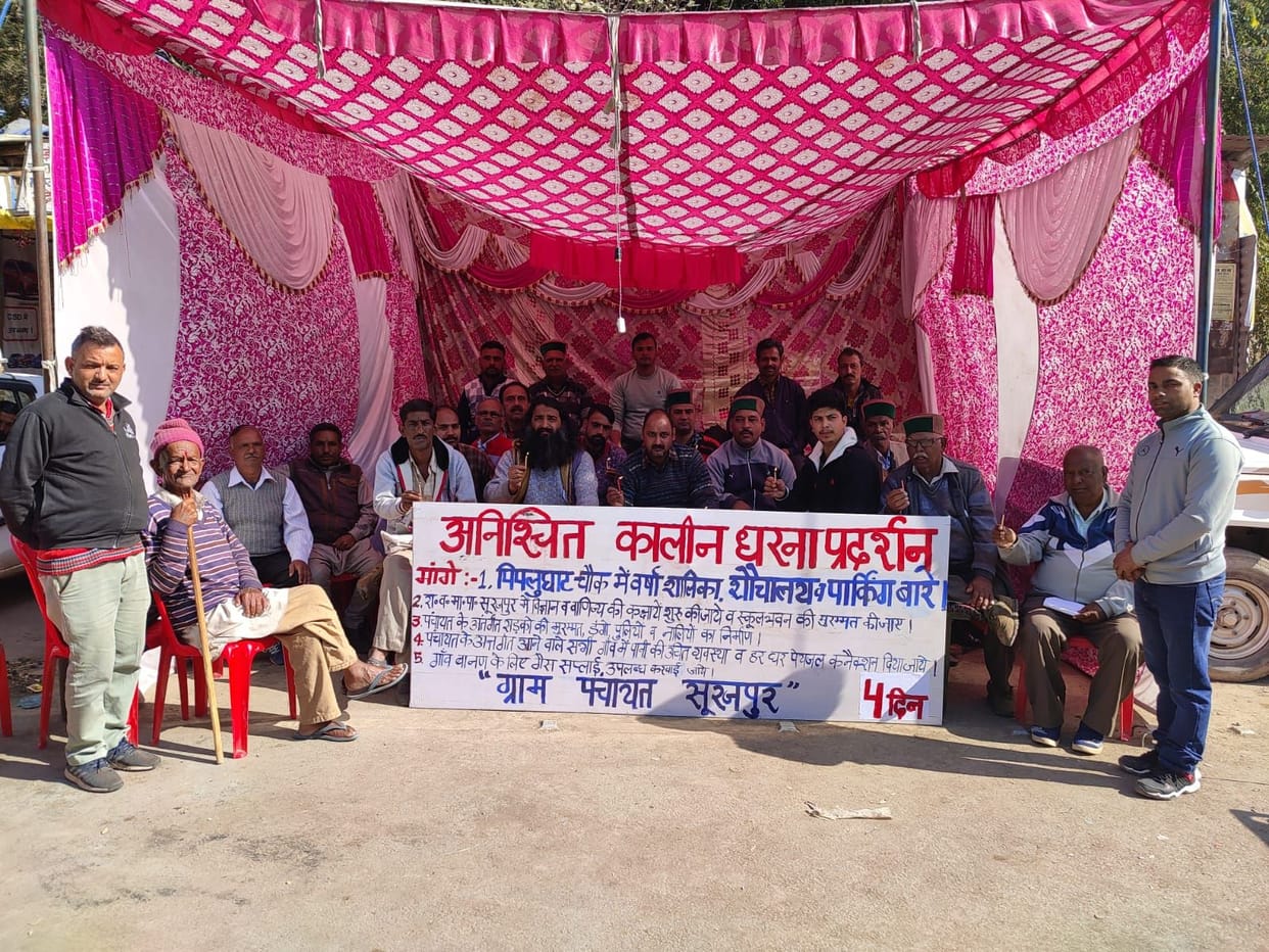 Villagers in Surajpur panchayat stages candle march on fourth day of demonstration at Piplughat