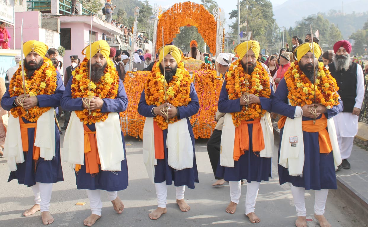 Flowers rained from the sky on Guruparb, today the court will be decorated