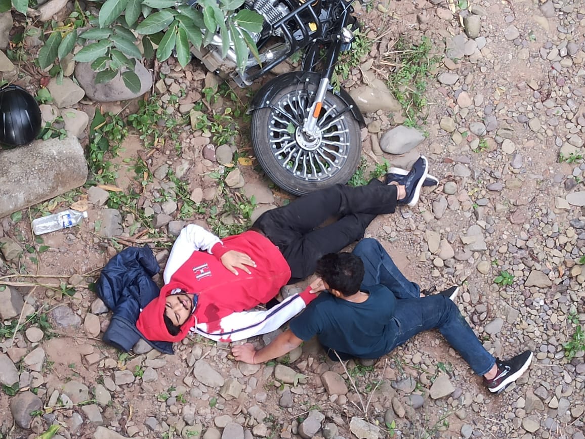 Two lives were saved with the help of a rope in a 50 feet deep ditch
