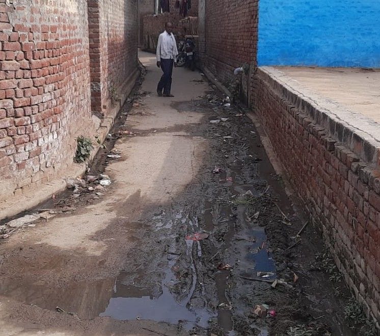 Hathras: In the service of scavengers officers, heaps of dirt in villages
