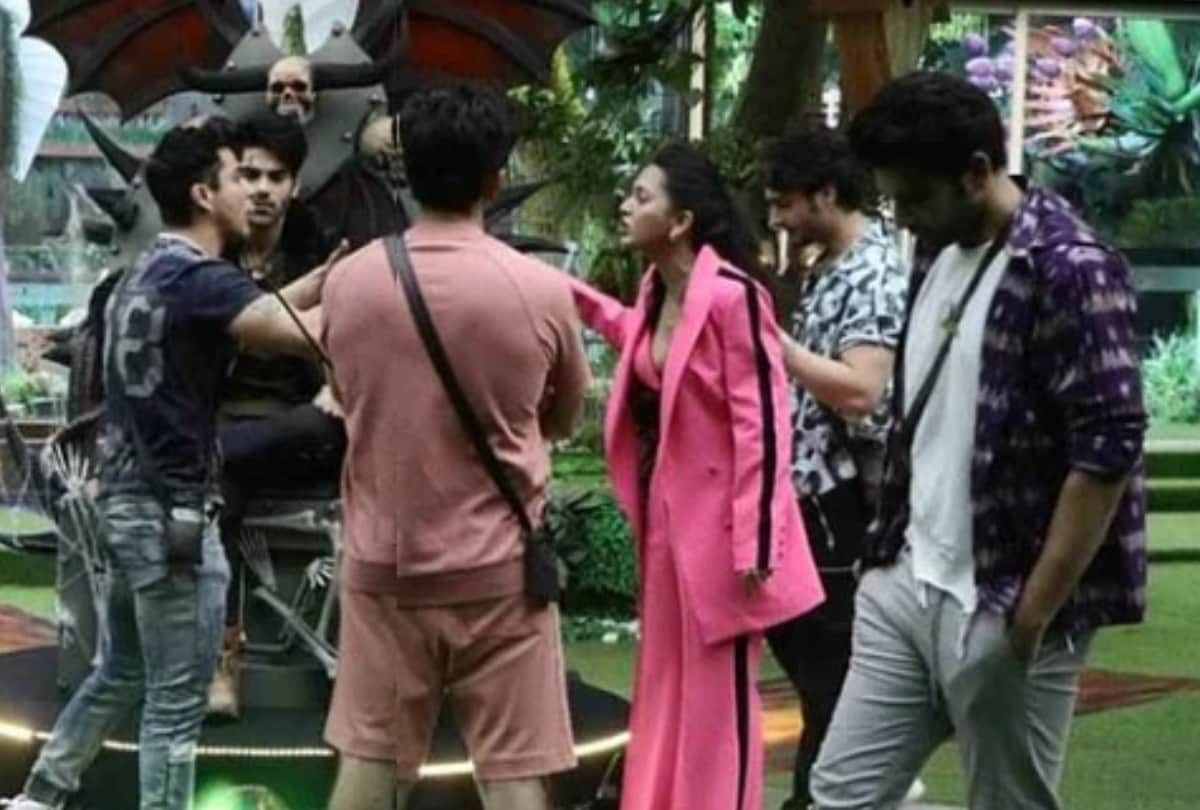 Bigg boss 15 salman khan and makers are bringing back seven wild card entry for karran kundra simba nagpal tejaswi and other contestants says reports