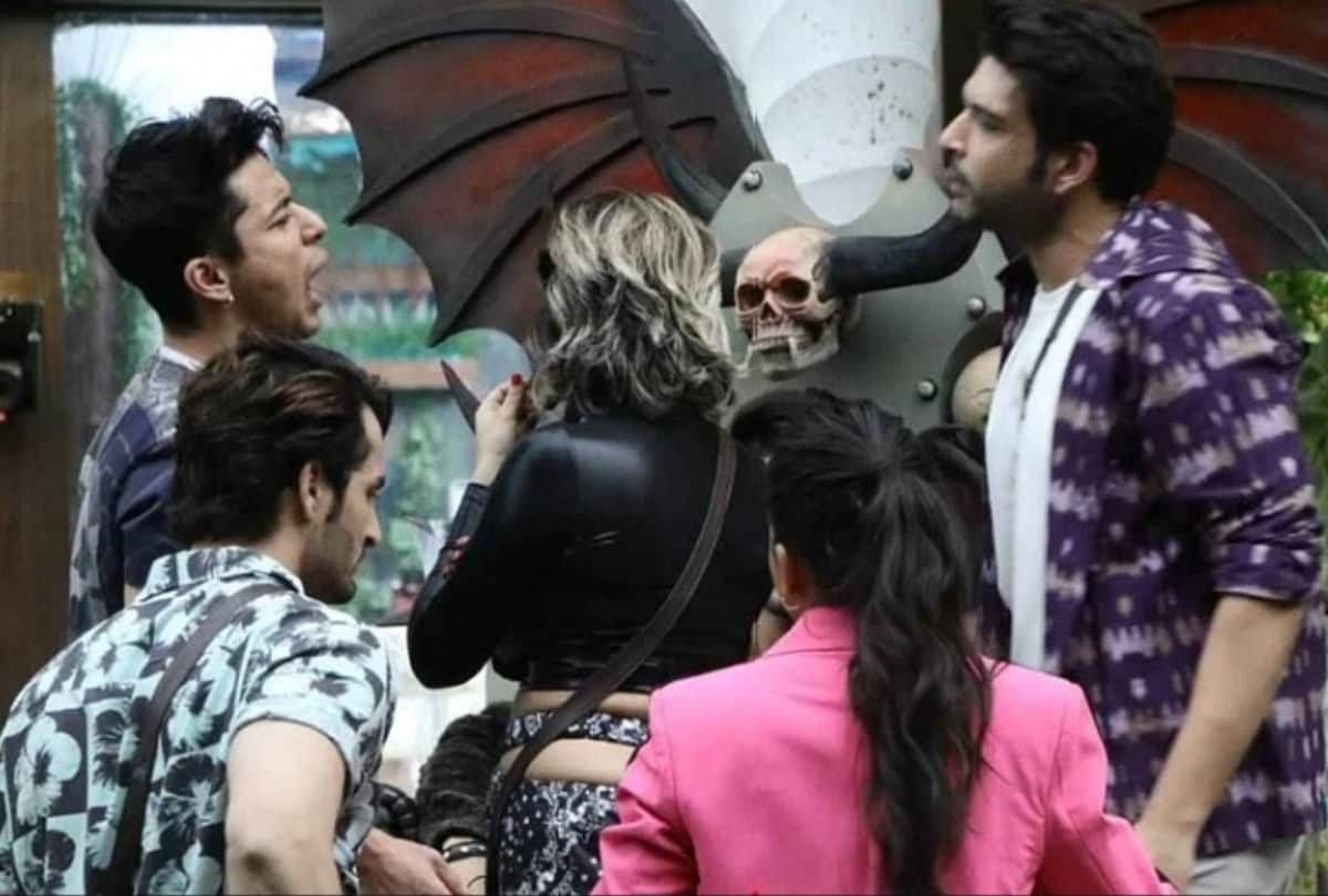 Bigg Boss 15 simba nagpal out karan kundrra from the vip task pratik sehajpal and tejasswi prakash get into fight