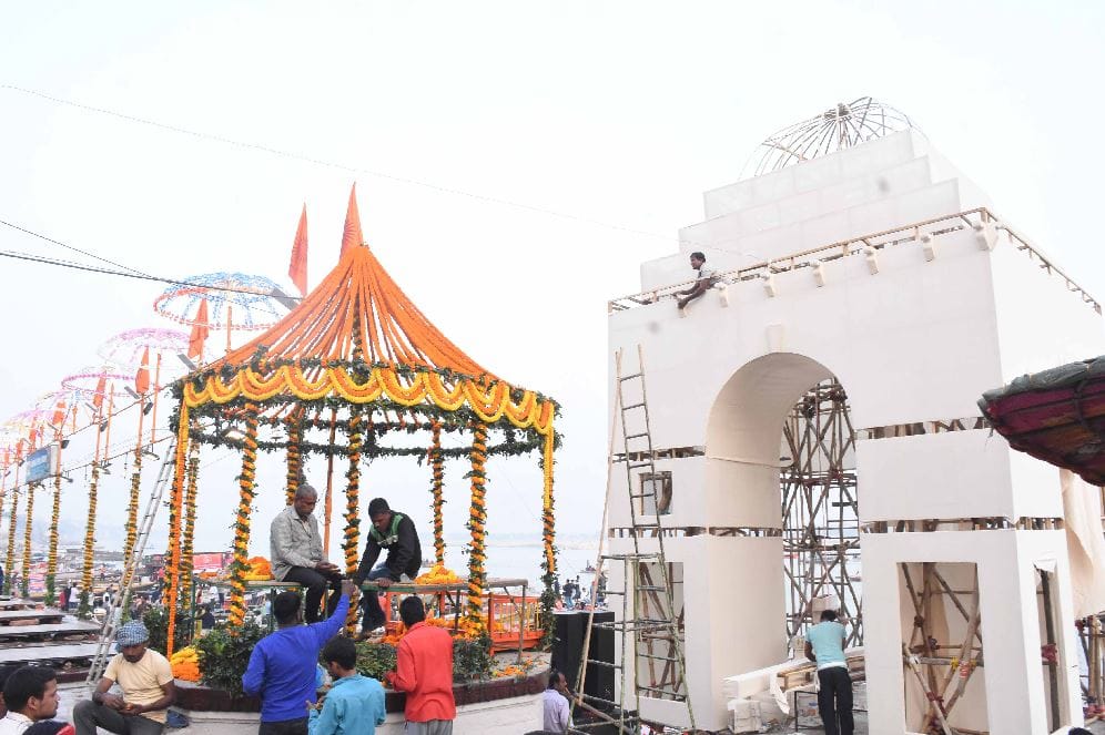 Dev Deepawali 2021 in kashi varanasi very beautiful view on ghats with colorful lights see photos