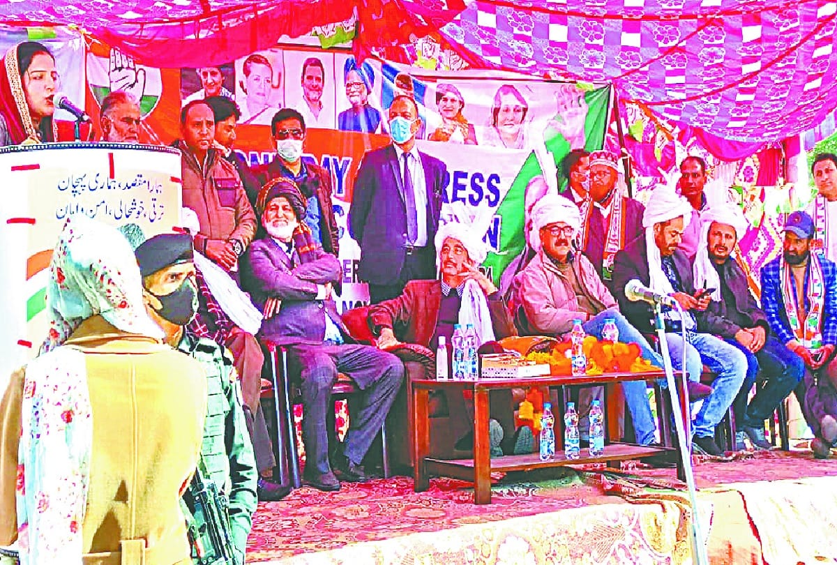 Supporters opened front against state president Mir, former CM Azad also came on the field