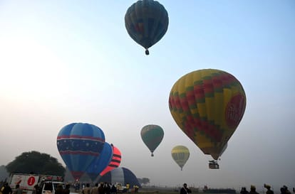 Balloon show and boat race in Varanasi CM Yogi will unveil the boat racing trophy