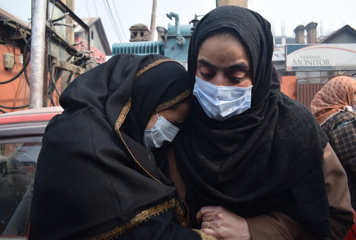 Hyderpora Encounter dead bodies of Altaf and Mudasir handed over to relatives LG said injustice will not be done to anyone