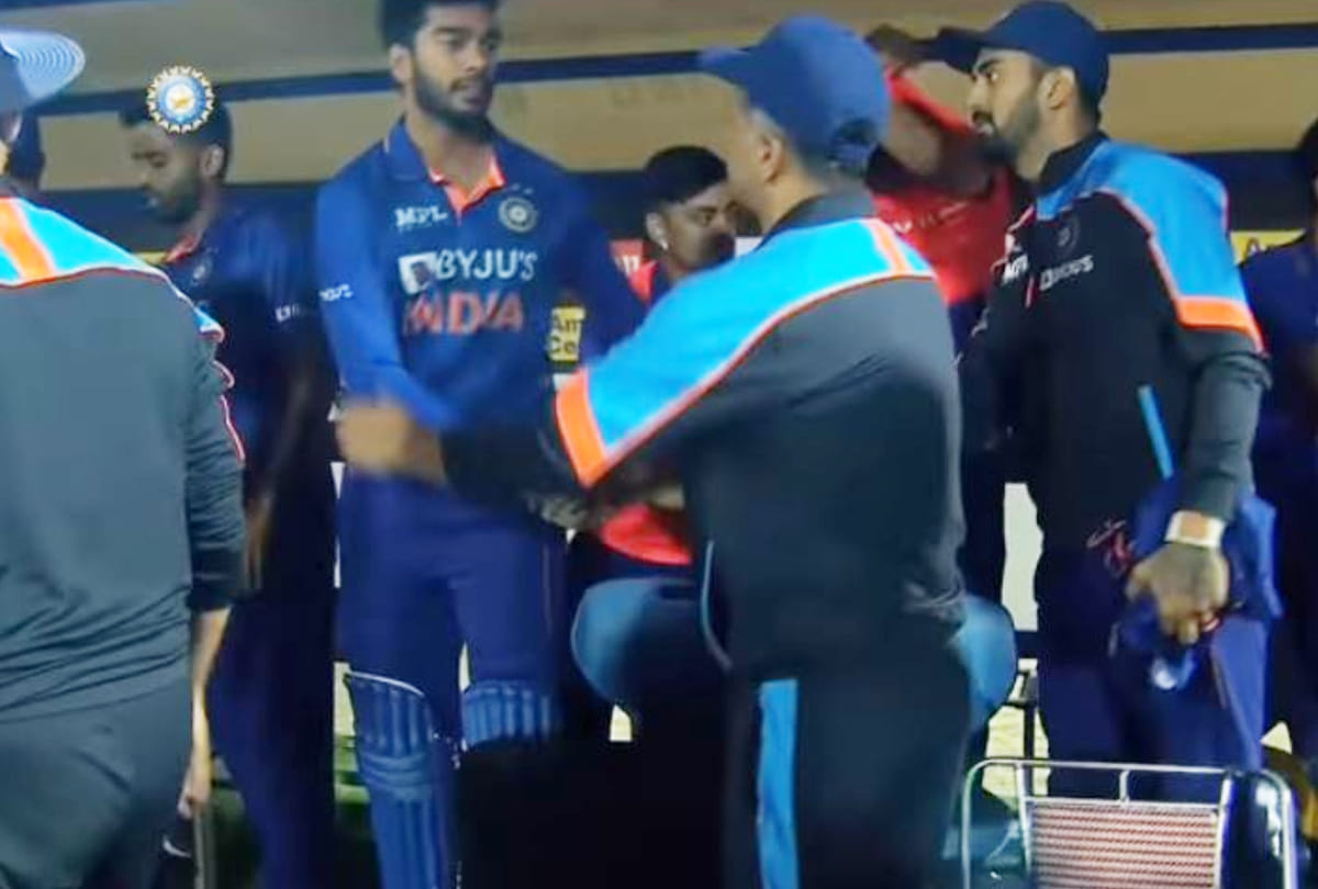 IND vs NZ: After the victory, Dravid congratulated Venkatesh Iyer first, see VIDEO
