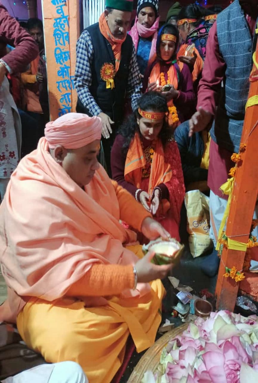 kamleshwar mahadev temple srinagar: 147 Couple Khada diya Puja for child completes, photos