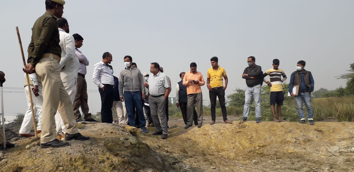 IIT experts and UPCIDA officials visited land for chromium waste disposal