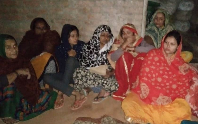 Son ran to save father in Pulandar village of Kanpur dehat, died of electrocution