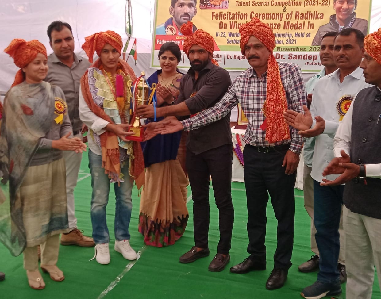 Yogeshwar honored Radhika