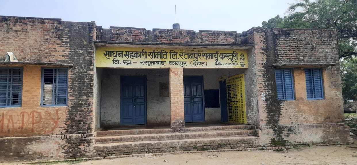 Officials claim 18 MT DAP sent to Ratanpur Kasturi Committee, Secretary refuses to come fertilizer