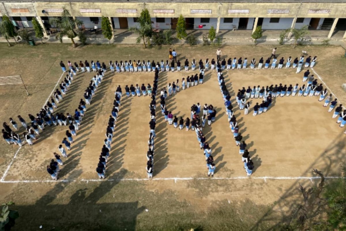UP: Human chain formed for voter awareness in Bijnor, rally taken out